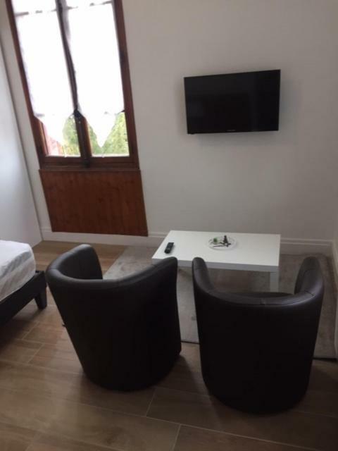 Apartment Beau Studio Meuble 25m2 Avec Parking Aix-les-Bains